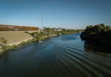 El muro fronterizo de Trump en el río Grande amenaza el agua de millones de personas: “No es cuestión de si va a fallar, sino de cuándo”.Decenas de texanos luchan contra el proyecto ‘Operation River Wall’, mientras científicos advierten sobre sus posibles daños sociales y ambientales.